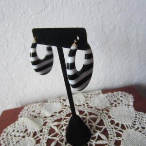 Ross Simons 14K Yellow Gold Black and White Agate Hoop Earrings--MSRP $199--NIB